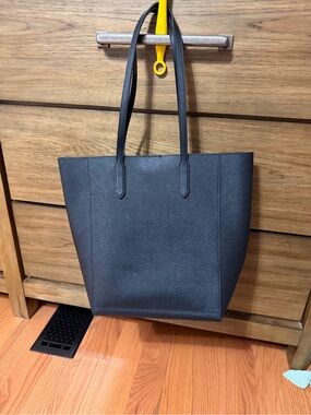 Michael kors leather tote large excellent condition